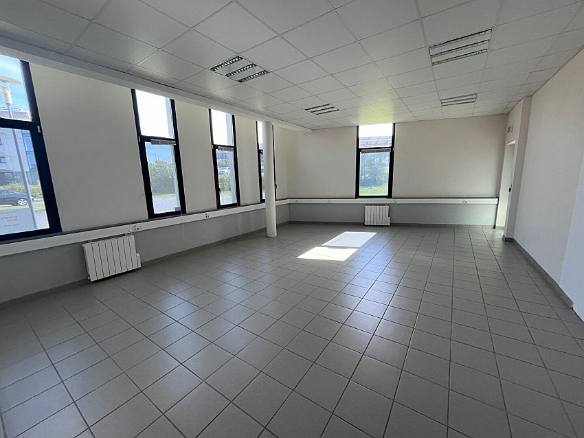 Bureau Location 29490 GUIPAVAS