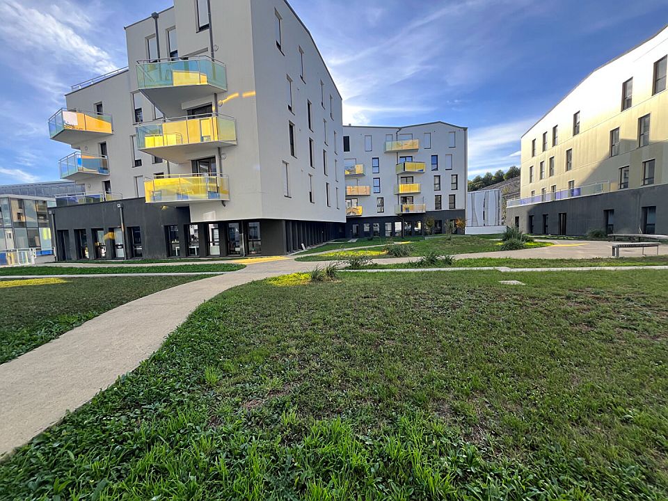 Bureau Location 29200 BREST
