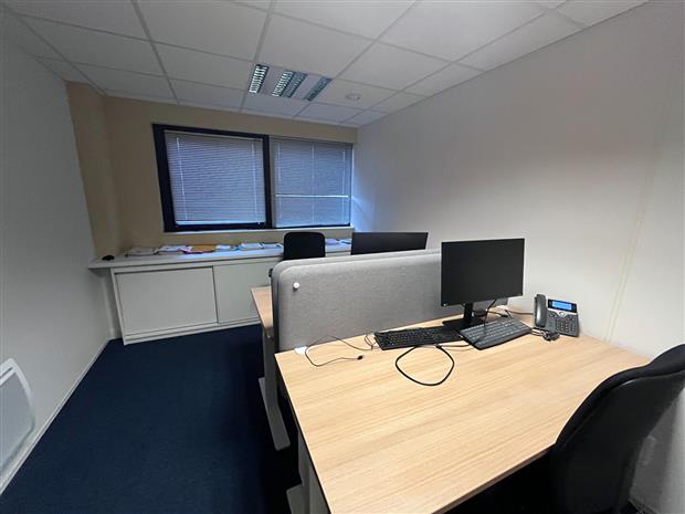 Bureau Location 29490 GUIPAVAS