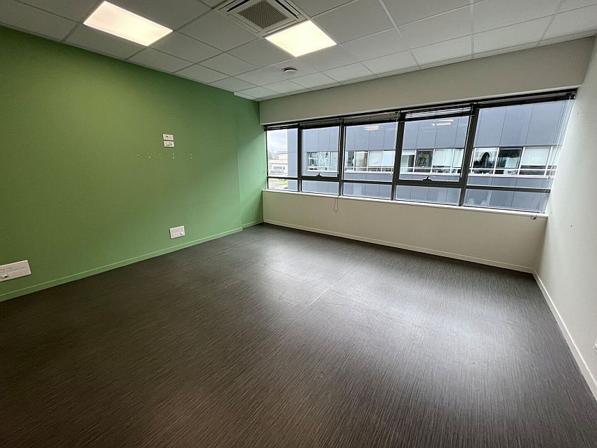 Bureau Location 29490 GUIPAVAS