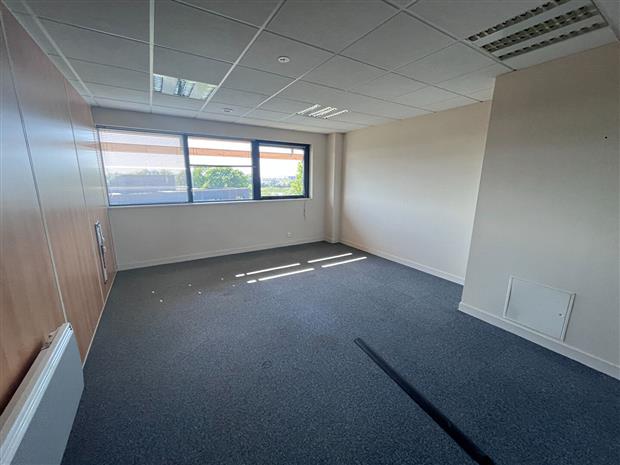 Bureau Location 29490 GUIPAVAS