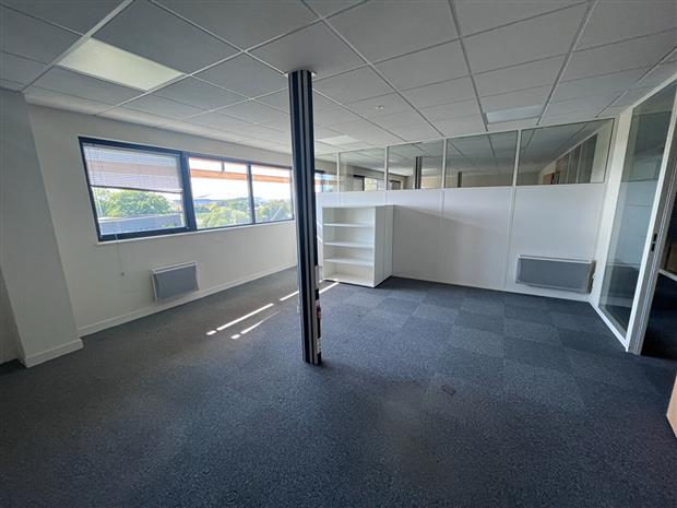 Bureau Location 29490 GUIPAVAS