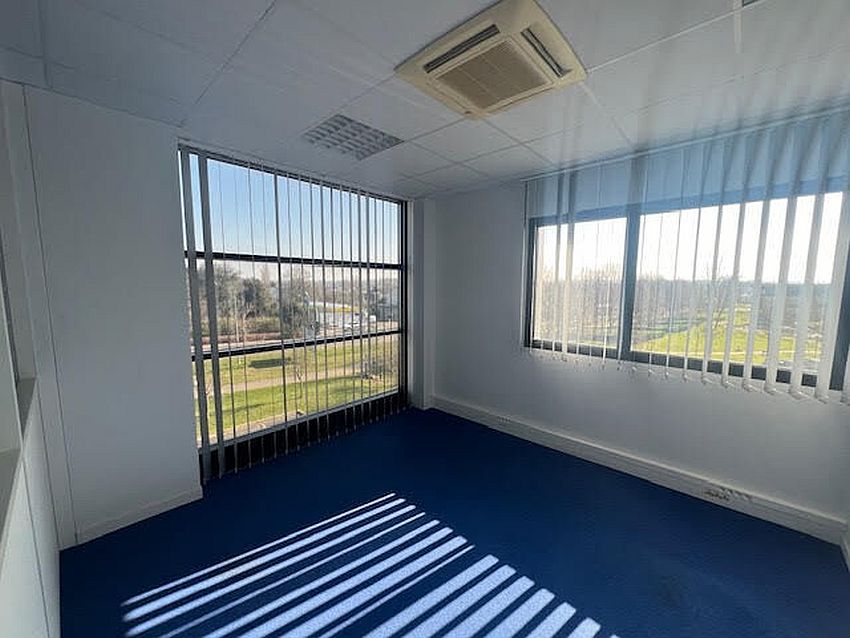 Bureau Location 57070 METZ