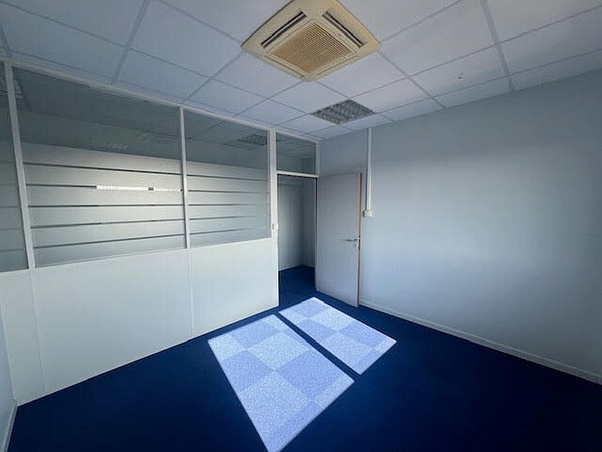 Bureau Location 57070 METZ