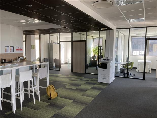 Bureau Location 59810 LESQUIN