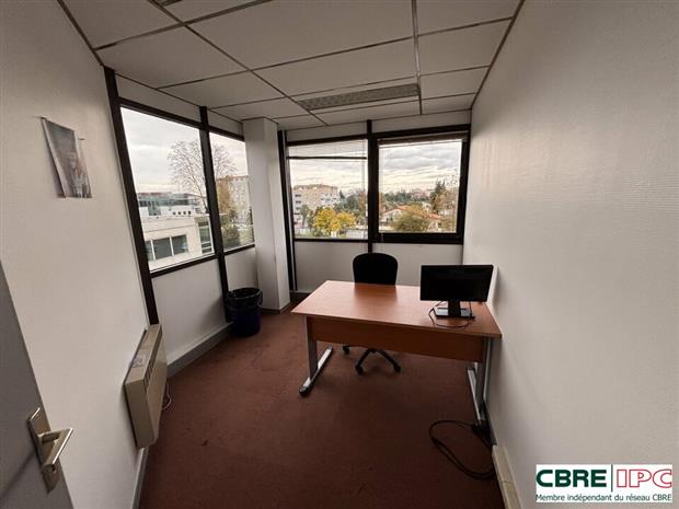 Bureau Location 64000 PAU  