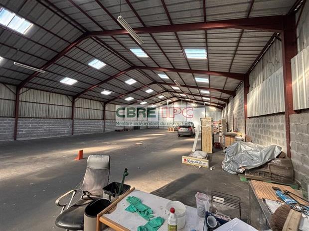 Entrepôt / Local d'activités Vente 64420 ARTIGUELOUTAN  