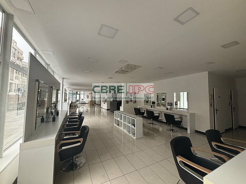 Commerce Location 64000 PAU  