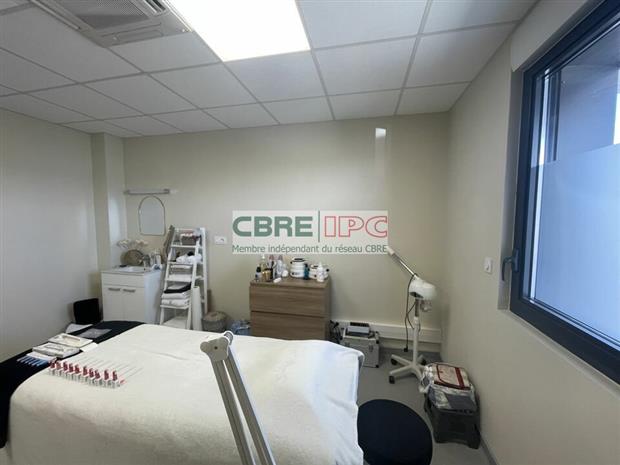 Bureau Location 64230 LESCAR  