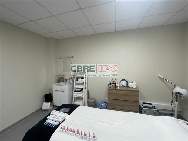 Bureau Location 64230 LESCAR  