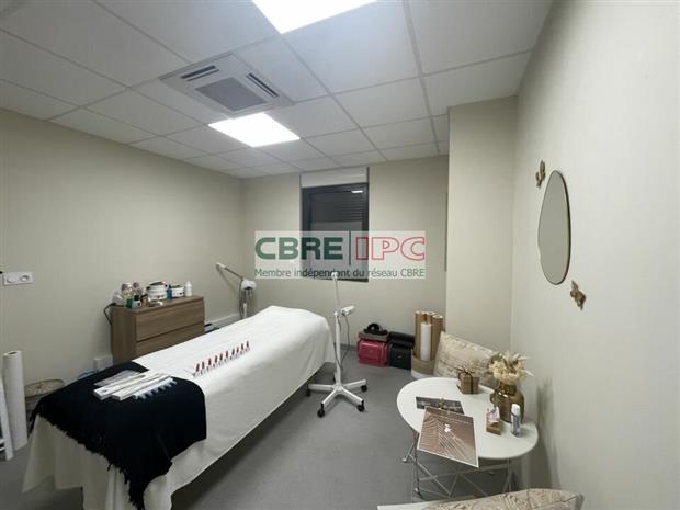 Bureau Location 64230 LESCAR  