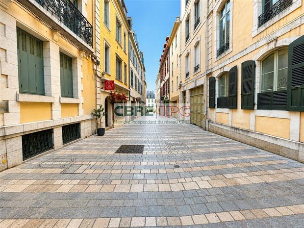 Commerce Cession 64000 PAU  
