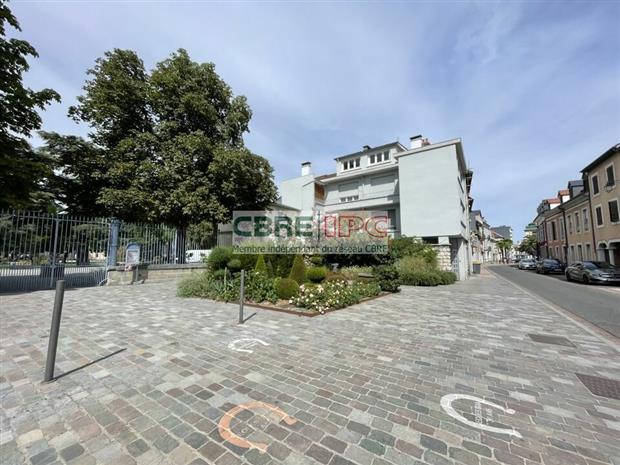 Commerce Location 65000 TARBES  