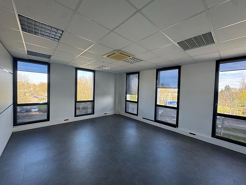 Bureau Location 57070 METZ