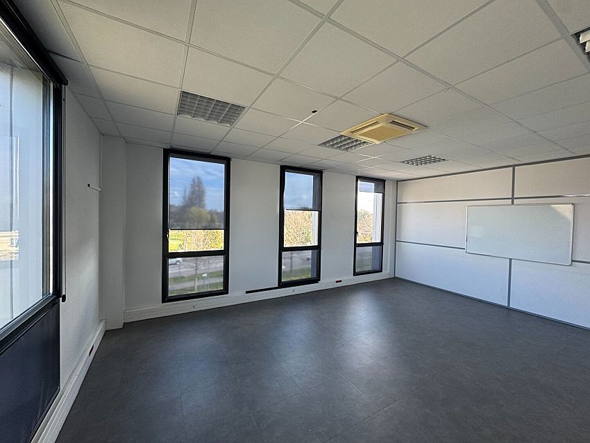 Bureau Location 57070 METZ