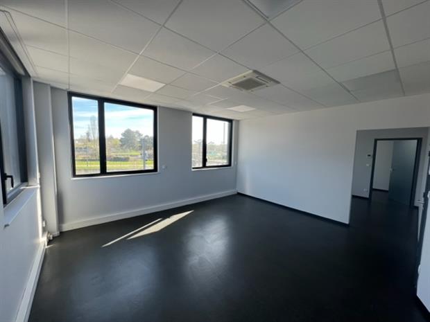 Bureau Location 57070 METZ