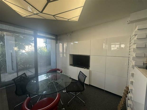 Bureau Location 57155 MARLY