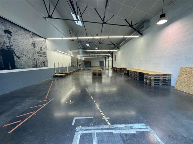 Commerce Location 16430 CHAMPNIERS