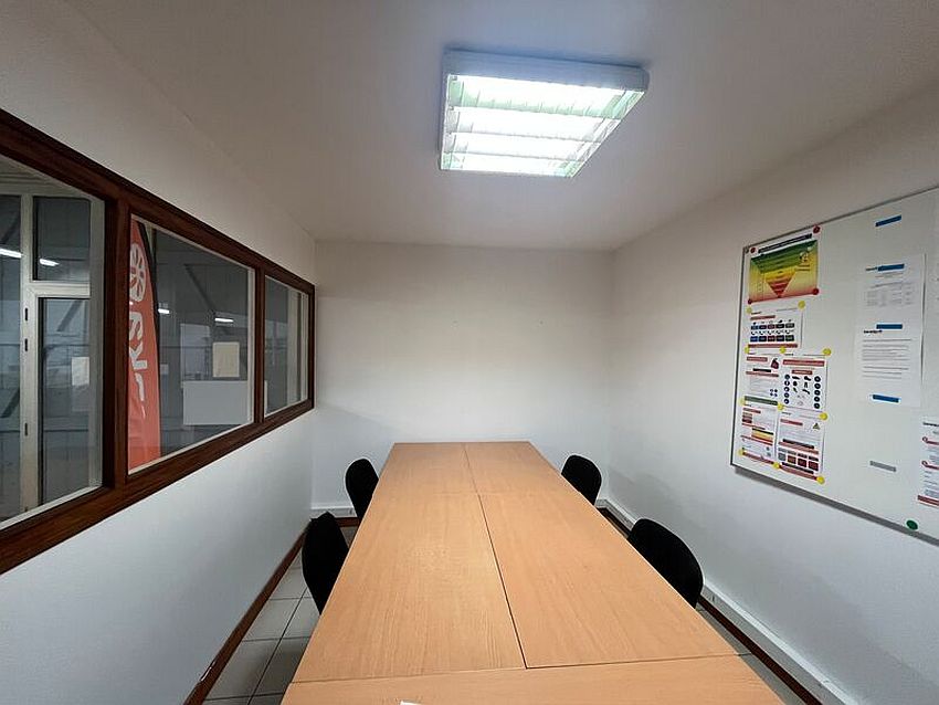 Commerce Location 16100 CHATEAUBERNARD