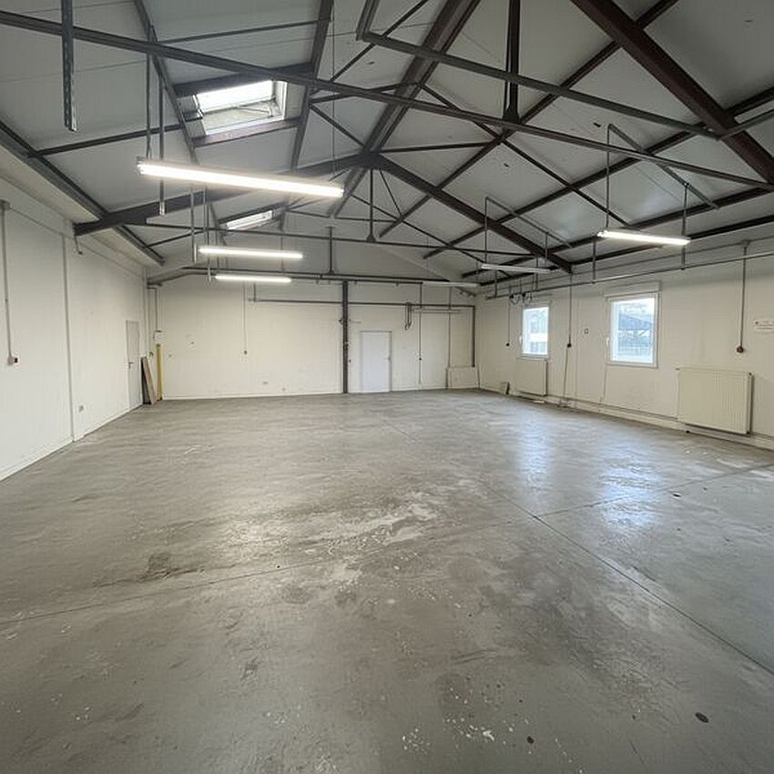 Commerce Location 16100 CHATEAUBERNARD