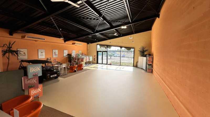 Commerce Location 17200 ROYAN