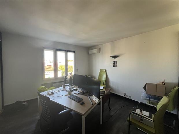 Bureau Location 17000 LA ROCHELLE