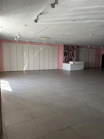 Commerce Location 17200 ROYAN