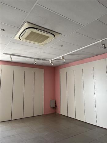 Commerce Location 17200 ROYAN
