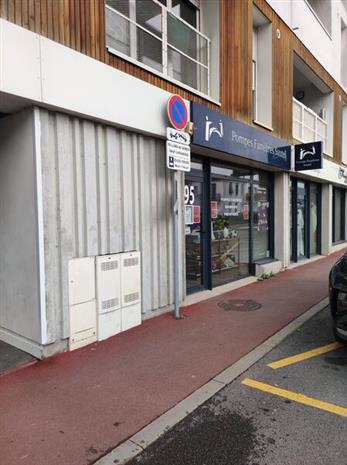 Commerce Location 17000 LA ROCHELLE