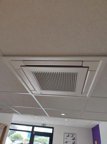 Commerce Location 17000 LA ROCHELLE