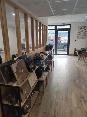 Commerce Location 17000 LA ROCHELLE