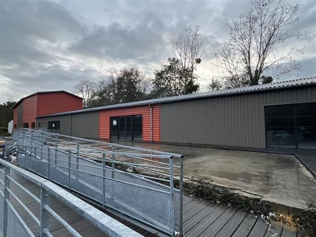 Commerce Location 36300 LE BLANC