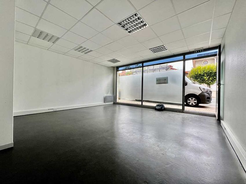 Bureau Location 86000 POITIERS  AVENUE DU 8 MAI 1945