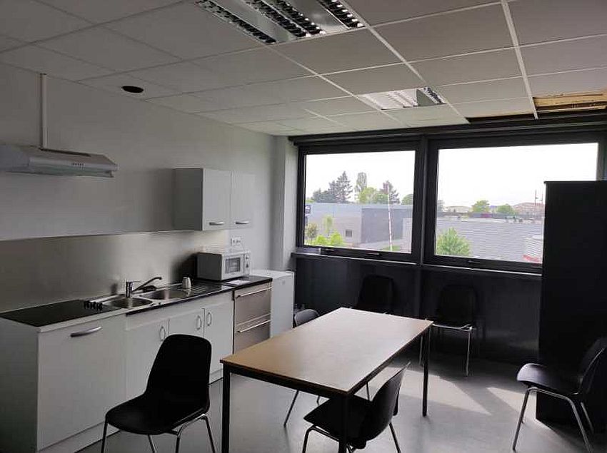 Bureau Location 86580 BIARD