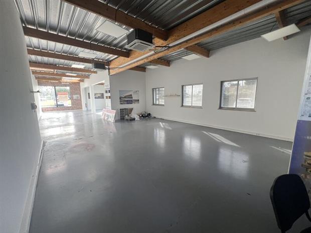 Commerce Location 86000 POITIERS