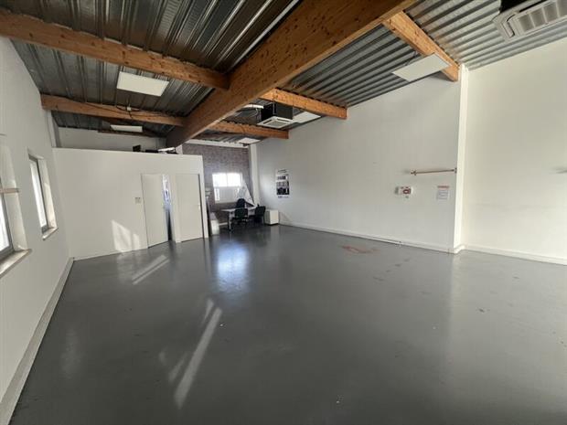 Commerce Location 86000 POITIERS