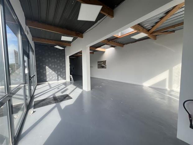 Commerce Location 86000 POITIERS