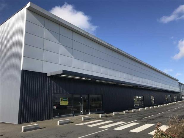 Commerce Location 86170 NEUVILLE DE POITOU