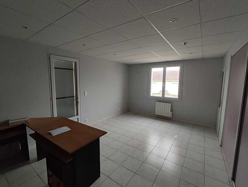 Local d'activités Location 86340 ROCHES PREMARIE ANDILLE