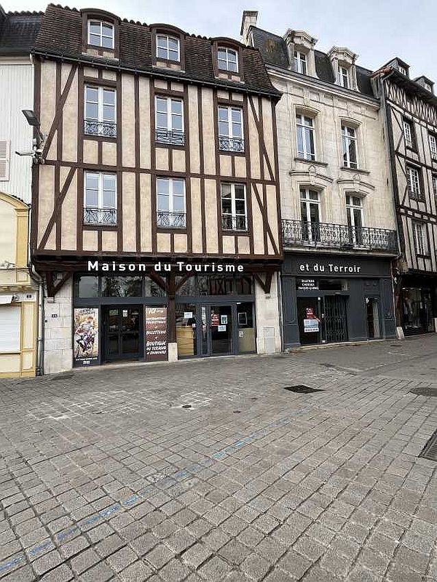 Commerce Location 86000 POITIERS  PLACE CHARLES DE GAULLE