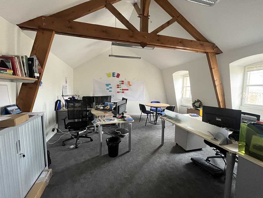 Commerce Location 86000 POITIERS  PLACE CHARLES DE GAULLE