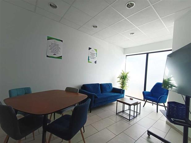 Commerce Location 86000 POITIERS