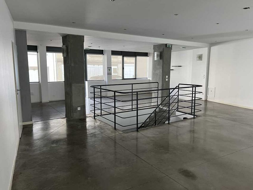 Commerce Location 86000 POITIERS