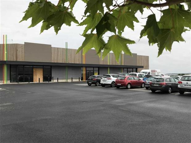 Commerce Location 86360 CHASSENEUIL DU POITOU 1 AVENUE DES GRANDS PHILAMBINS