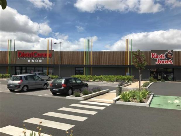 Commerce Location 86360 CHASSENEUIL DU POITOU 1 AVENUE DES GRANDS PHILAMBINS