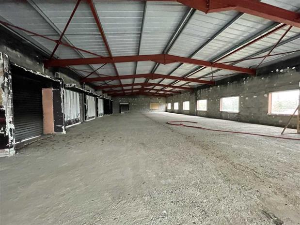 Commerce Location 86360 MONTAMISE