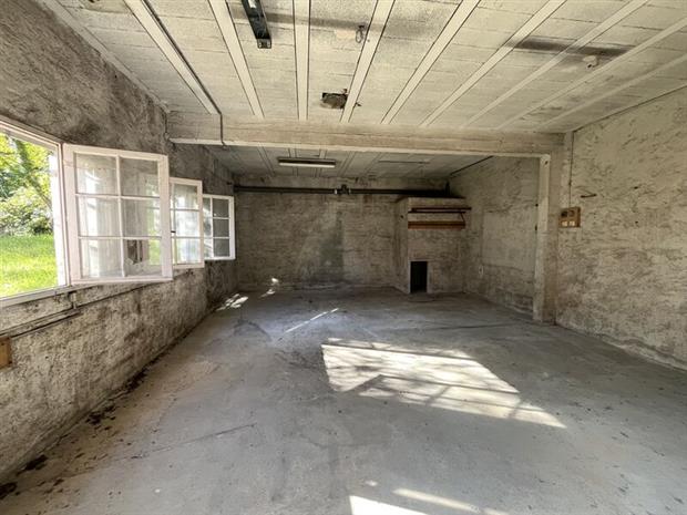 Commerce Location 86360 MONTAMISE