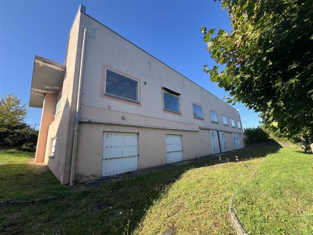 Commerce Location 86360 MONTAMISE