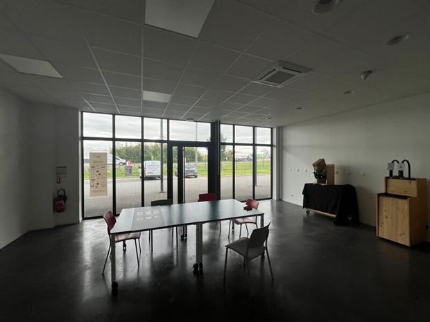 Commerce Location 86130 DISSAY