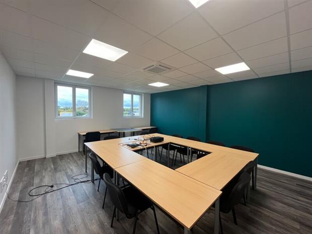 Bureau Location 86130 DISSAY